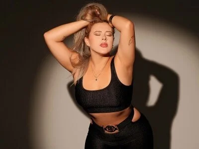 ALONDRAMILF Stripchat Model