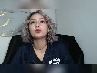 FloraSaenz Xlovecam Model